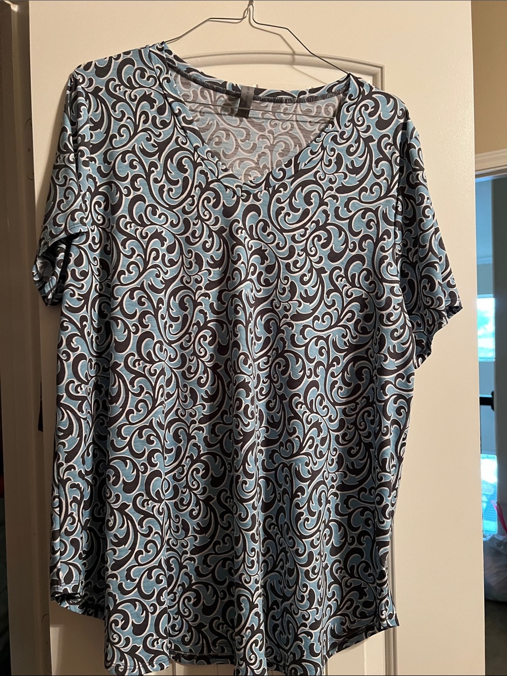 Honeyme Dark Gray and Light Blue Scroll V-Neck Short Sleeve Tee